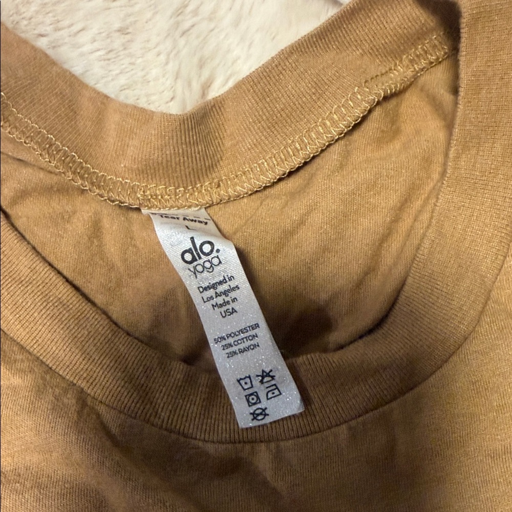 ALO Yoga Tan Layered Crop Top - Picture 4 of 4